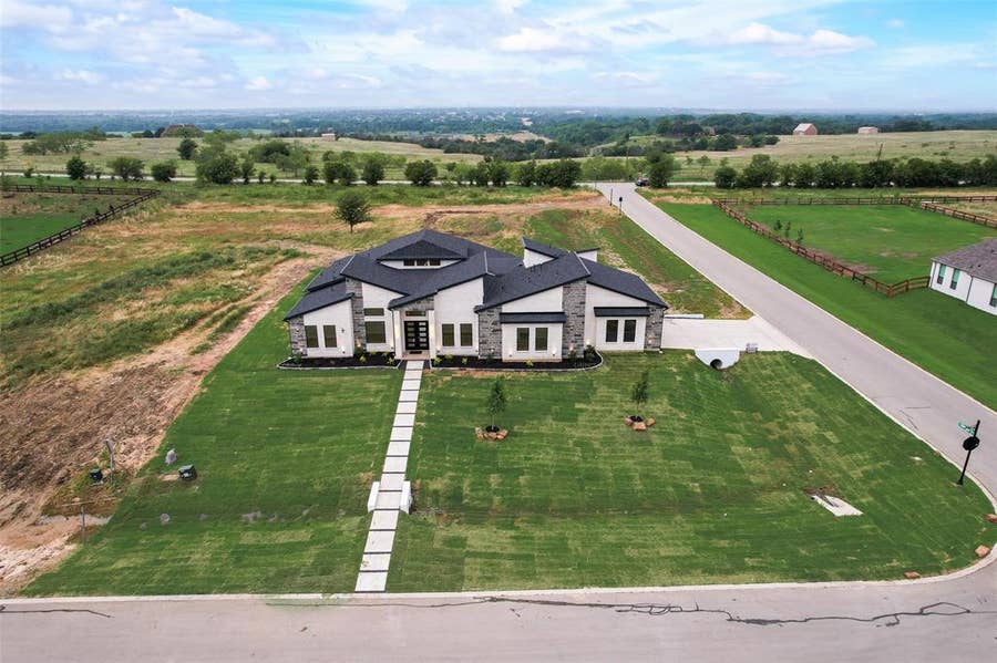 Property photo for 1700 Hamilton Lane, Northlake, TX