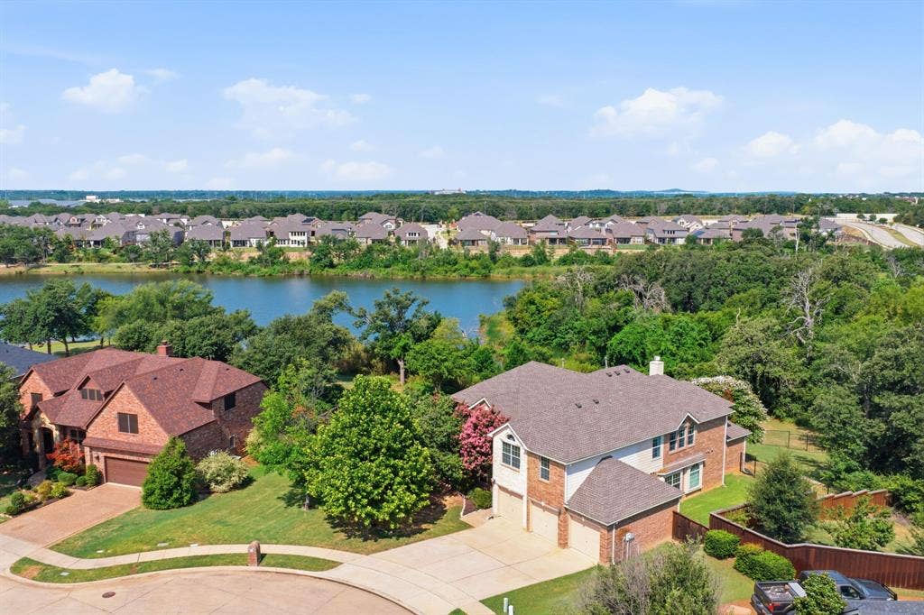 Lakeview Exterior