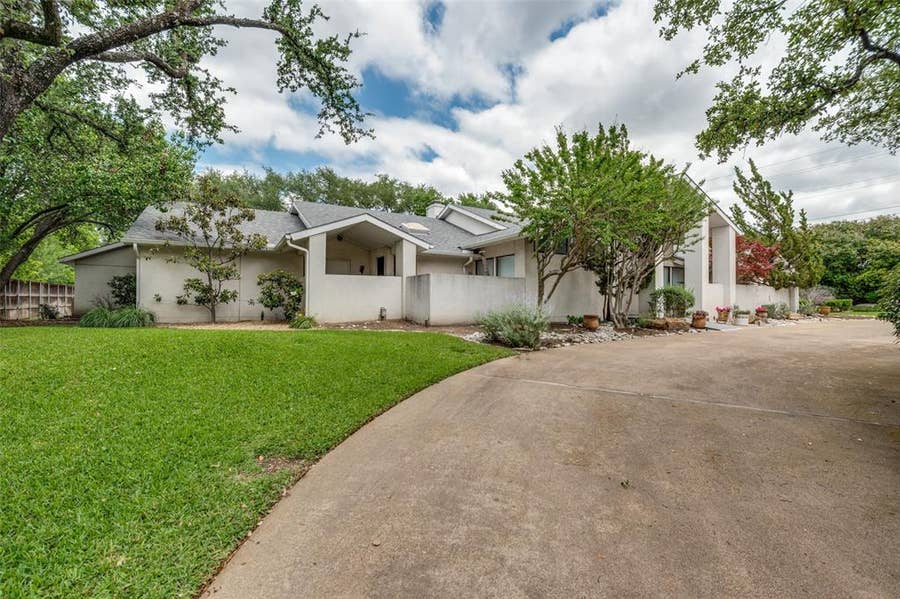 Property photo for 6715 Glenhurst Drive, Dallas, TX