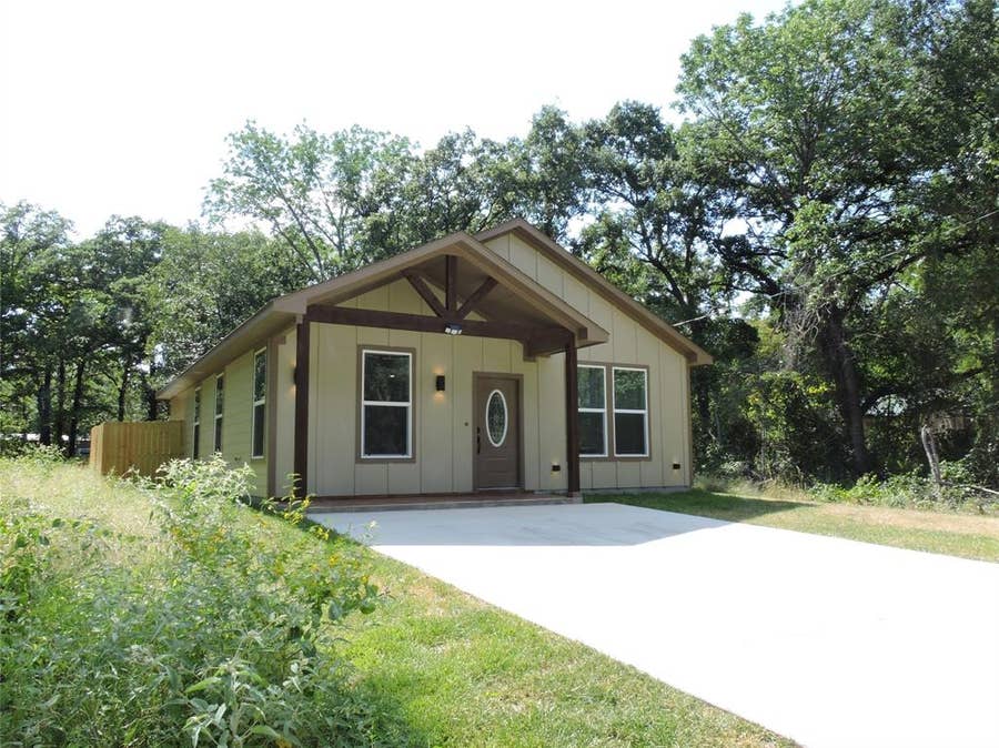 Property photo for 163 Lake Creek Drive, Mabank, TX