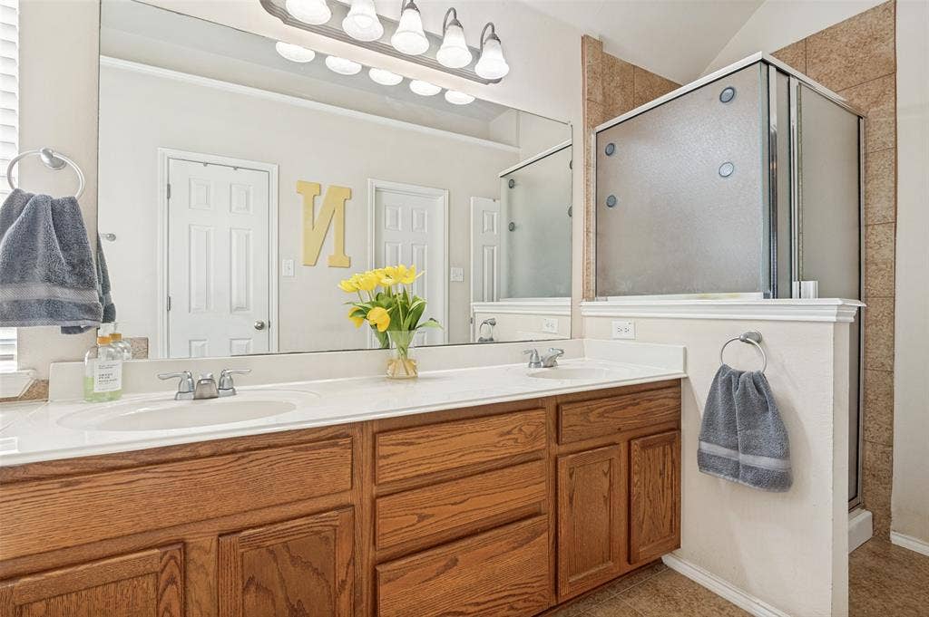 437 Castle Street, DeSoto, TX 75115 437 Castle Street, DeSoto, TX 75115
