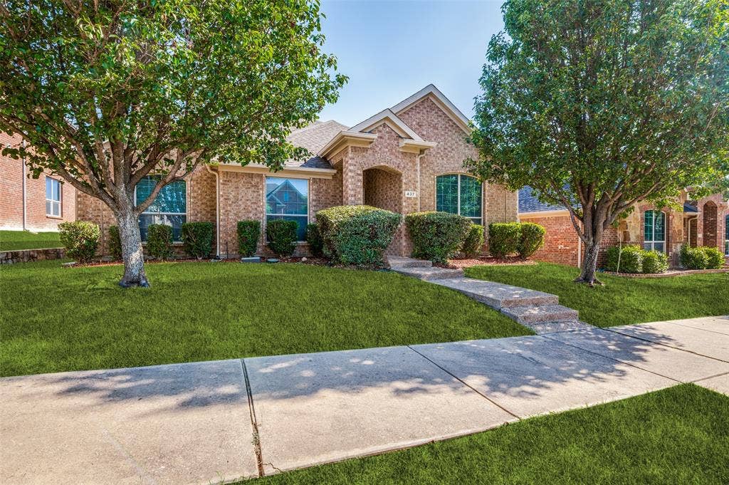 437 Castle Street, DeSoto, TX 75115 Color of lawn is enhanced due to dry weather conditions.
