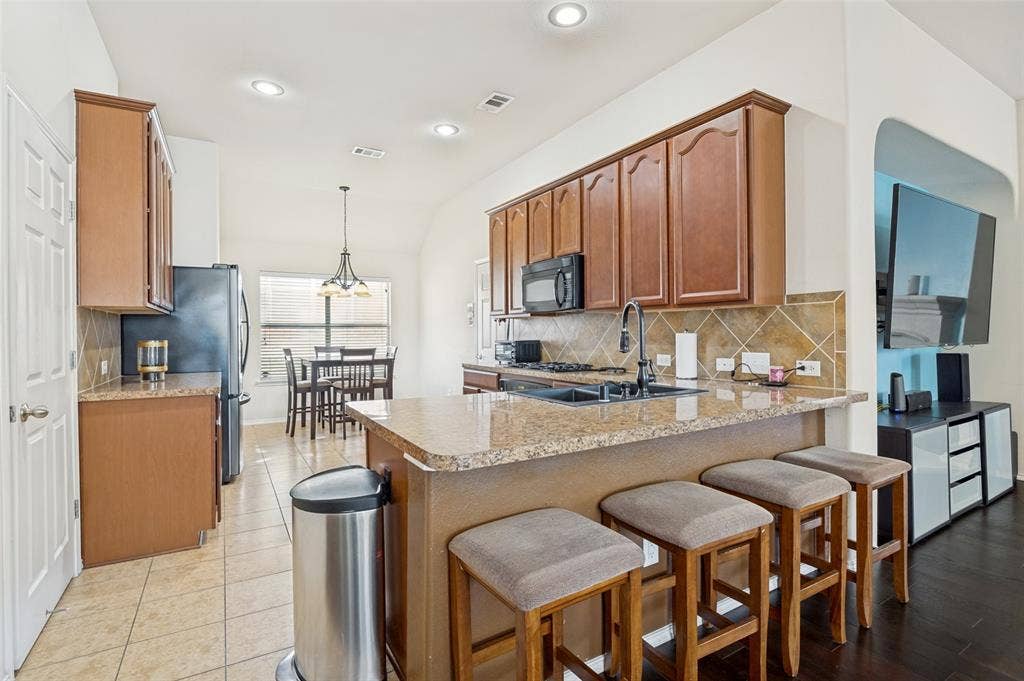437 Castle Street, DeSoto, TX 75115 437 Castle Street, DeSoto, TX 75115