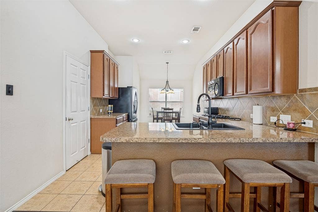 437 Castle Street, DeSoto, TX 75115 437 Castle Street, DeSoto, TX 75115