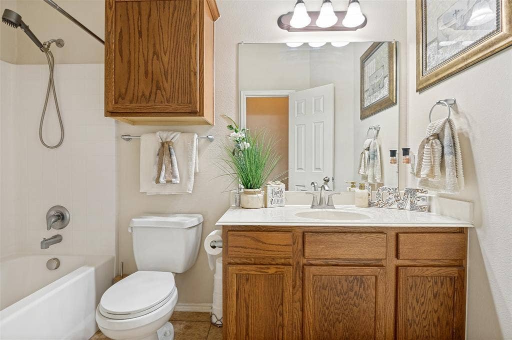 437 Castle Street, DeSoto, TX 75115 437 Castle Street, DeSoto, TX 75115