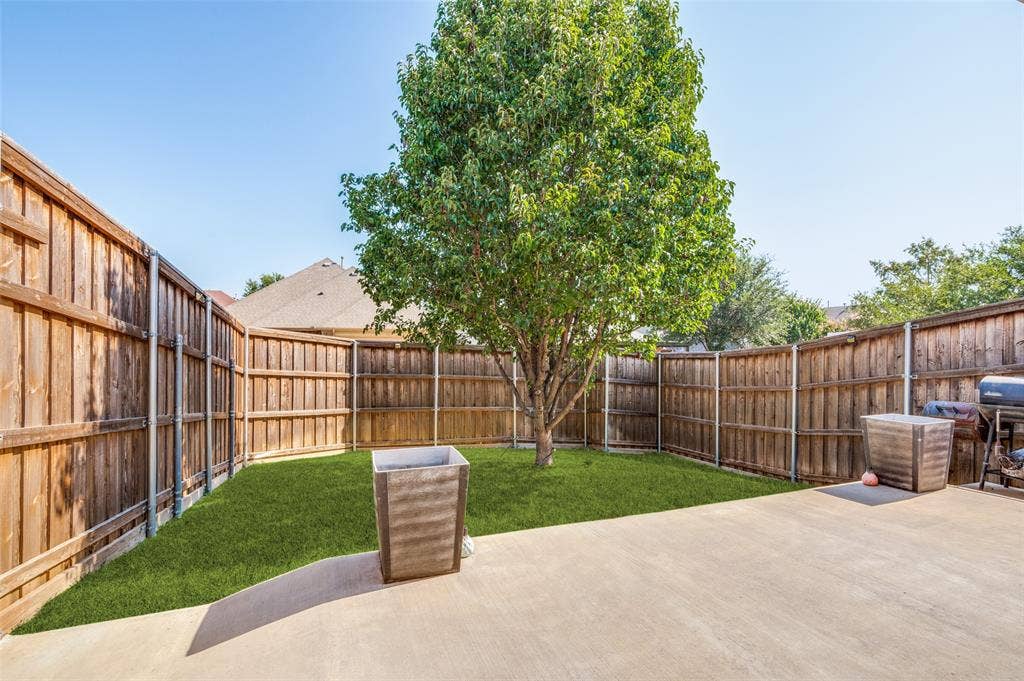 437 Castle Street, DeSoto, TX 75115 437 Castle Street, DeSoto, TX 75115