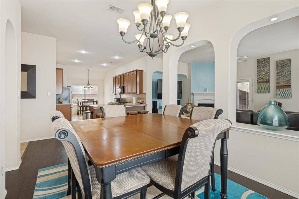 437 Castle Street, DeSoto, TX 75115 437 Castle Street, DeSoto, TX 75115
