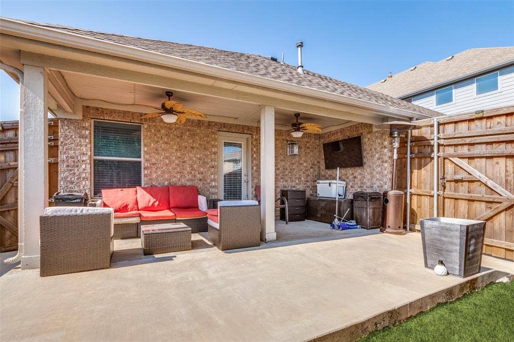 437 Castle Street, DeSoto, TX 75115 437 Castle Street, DeSoto, TX 75115
