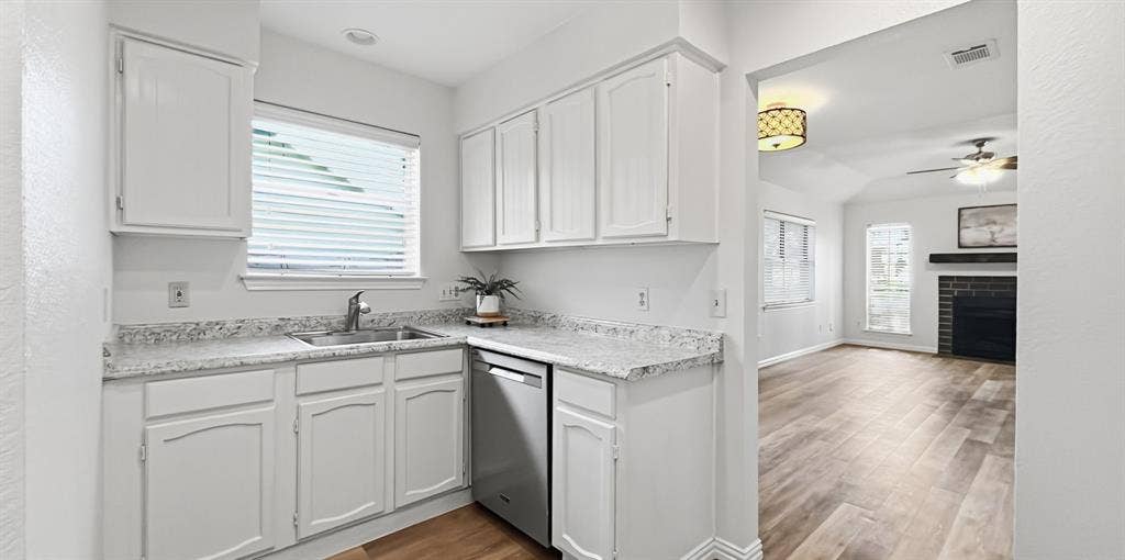 2904 Kathleen Lane, Euless, TX 76039 2904 Kathleen Lane, Euless, TX 76039