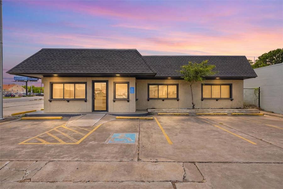 Property photo for 2501 Franklin Avenue, Waco, TX