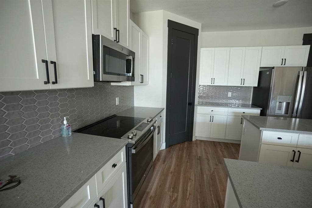 1764 Palladio Loop, Princeton, TX 75407 White cabinetry with matte black hardware