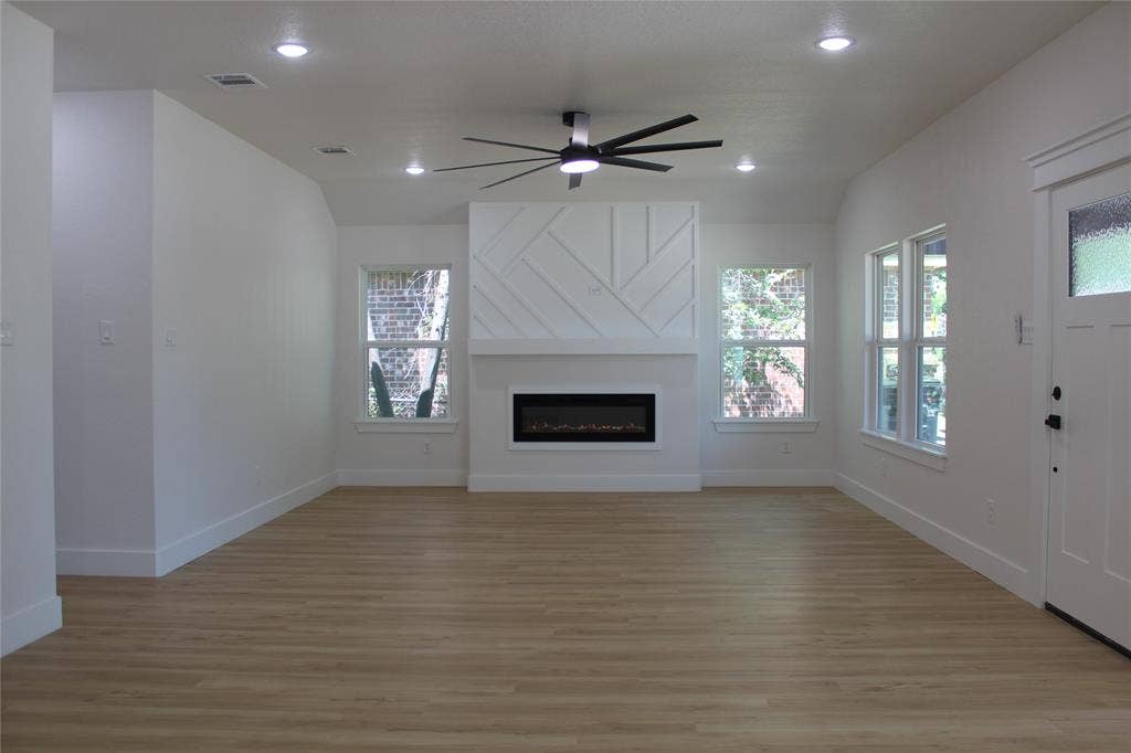 936 E Annie Street, Fort Worth, TX 76104 936 E Annie Street, Fort Worth, TX 76104