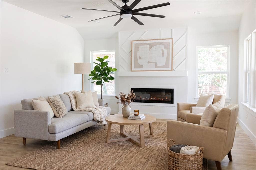 936 E Annie Street, Fort Worth, TX 76104 936 E Annie Street, Fort Worth, TX 76104