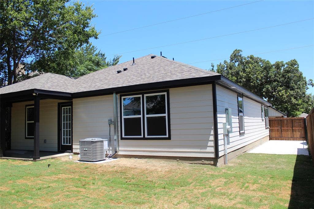 936 E Annie Street, Fort Worth, TX 76104 936 E Annie Street, Fort Worth, TX 76104