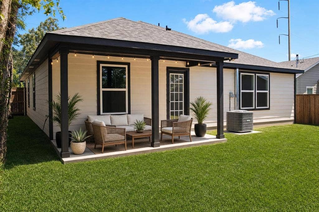 936 E Annie Street, Fort Worth, TX 76104 936 E Annie Street, Fort Worth, TX 76104