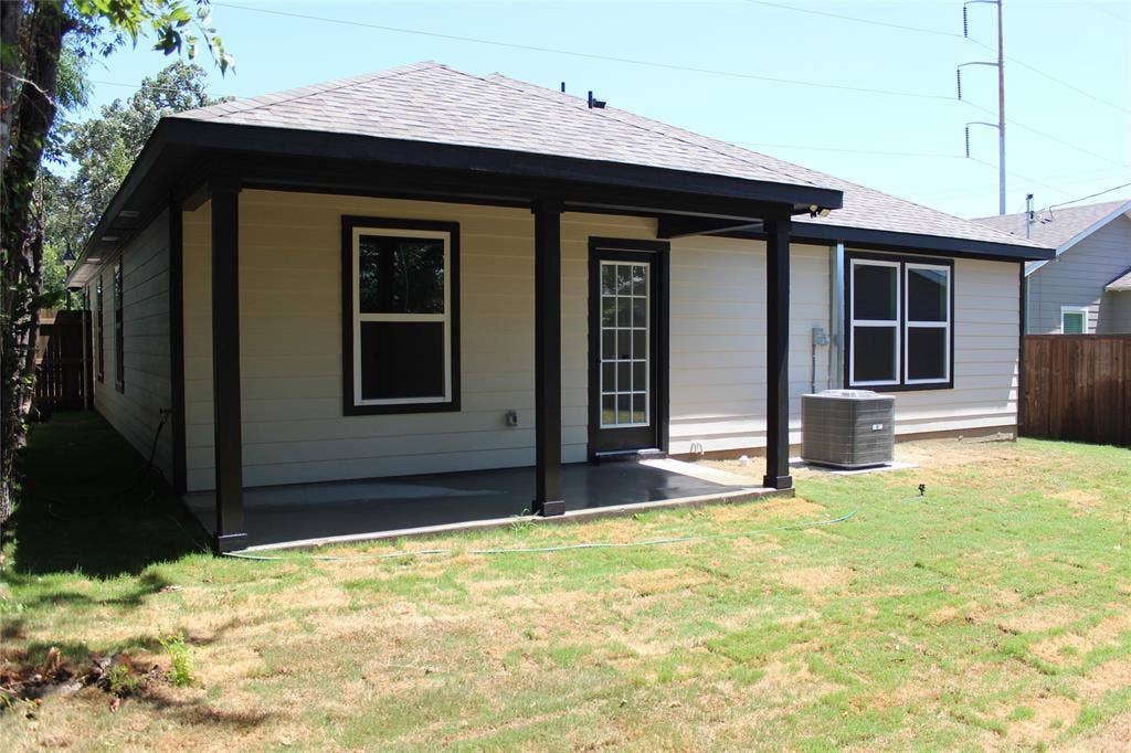 936 E Annie Street, Fort Worth, TX 76104 936 E Annie Street, Fort Worth, TX 76104