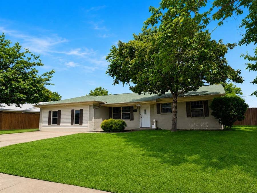 Property photo for 13706 Janwood Lane, Farmers Branch, TX