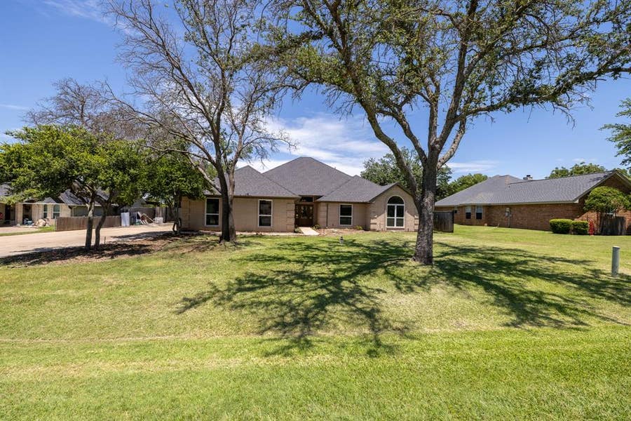 Property photo for 612 Aqua Vista Drive, Granbury, TX