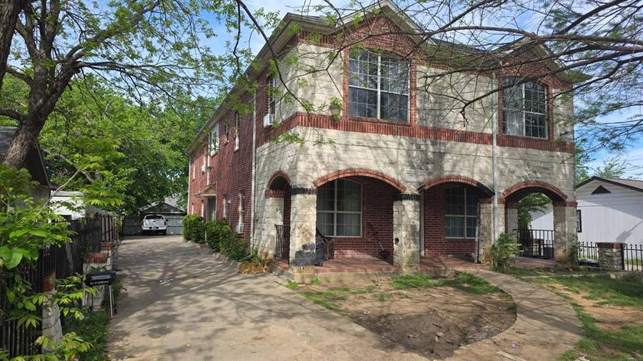 Property photo for 609 Elwayne Avenue, Dallas, TX