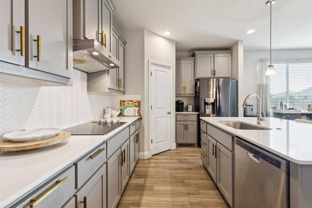 622 Summer Grove Drive, Midlothian, TX 76065 622 Summer Grove Drive, Midlothian, TX 76065