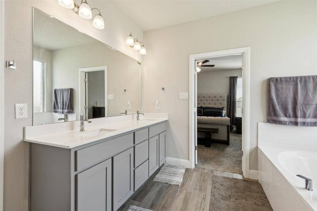 622 Summer Grove Drive, Midlothian, TX 76065 Primary Ensuite Bath