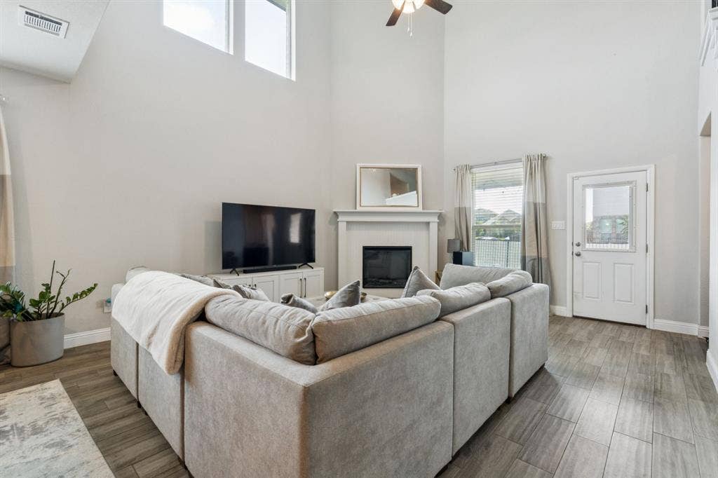 622 Summer Grove Drive, Midlothian, TX 76065 622 Summer Grove Drive, Midlothian, TX 76065
