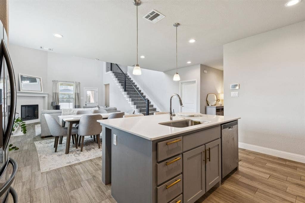 622 Summer Grove Drive, Midlothian, TX 76065 622 Summer Grove Drive, Midlothian, TX 76065