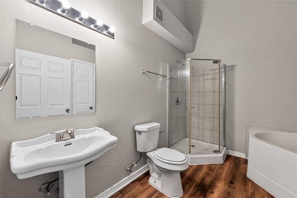 226 Cliff Heights Circle, Dallas, TX 75241 226 Cliff Heights Circle, Dallas, TX 75241