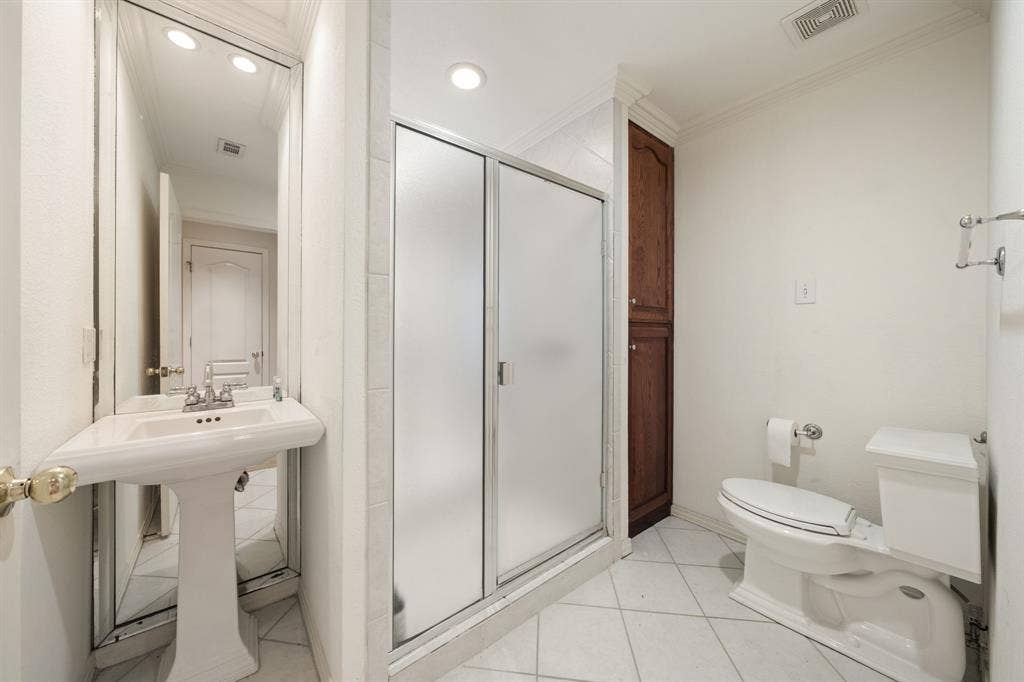 3881 Gaspar Drive, Dallas, TX 75220 3881 Gaspar Drive, Dallas, TX 75220