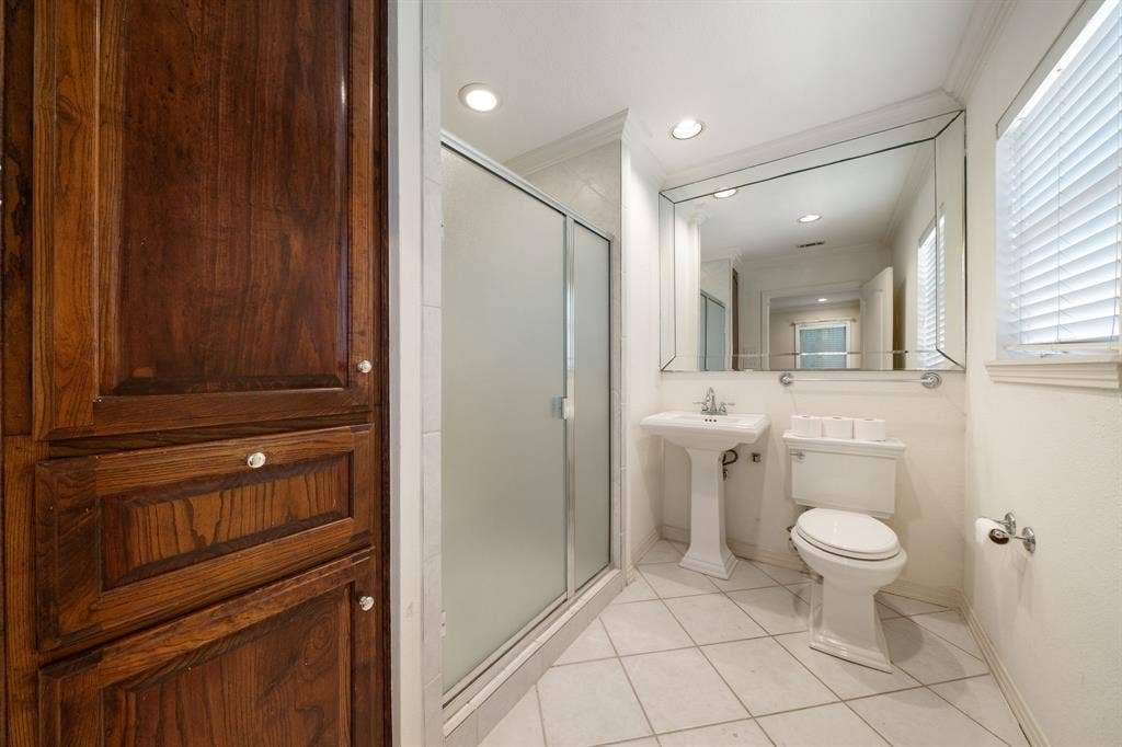 3881 Gaspar Drive, Dallas, TX 75220 3881 Gaspar Drive, Dallas, TX 75220