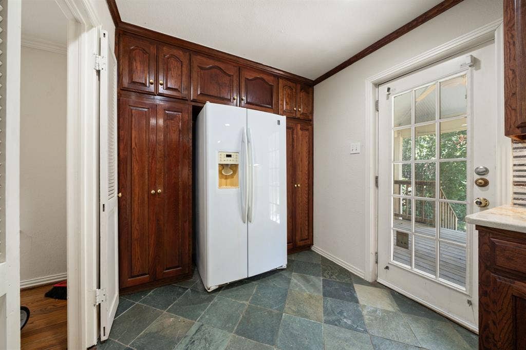 3881 Gaspar Drive, Dallas, TX 75220 3881 Gaspar Drive, Dallas, TX 75220