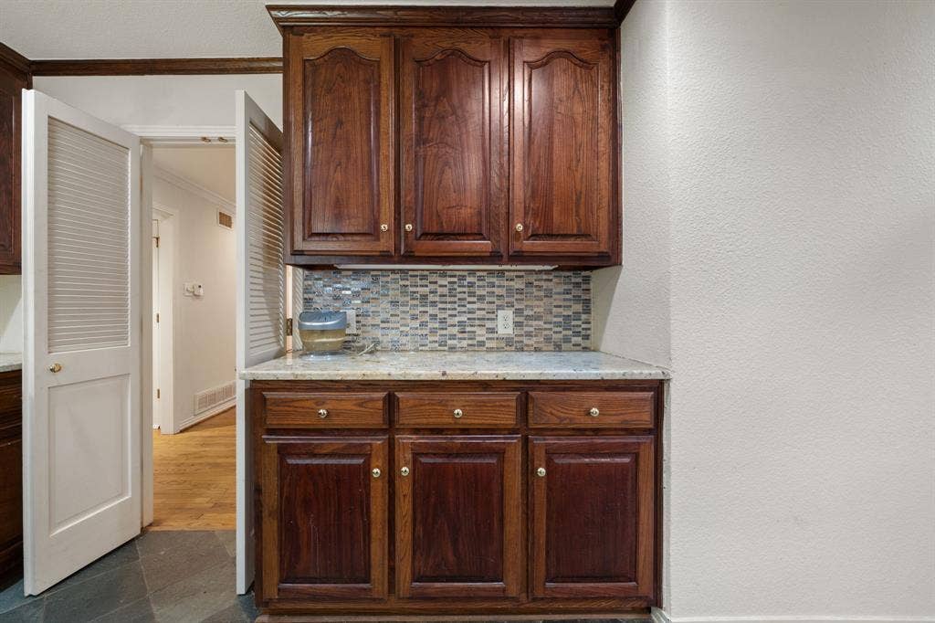 3881 Gaspar Drive, Dallas, TX 75220 3881 Gaspar Drive, Dallas, TX 75220