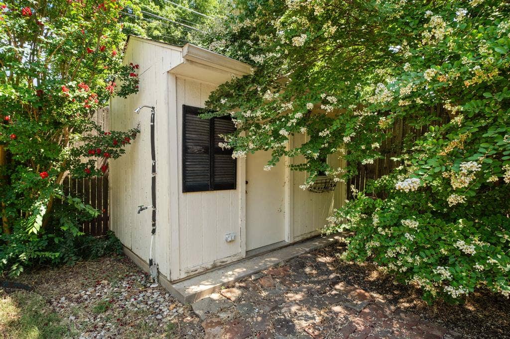 3881 Gaspar Drive, Dallas, TX 75220 3881 Gaspar Drive, Dallas, TX 75220