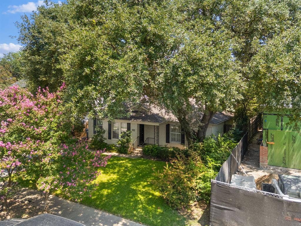 3881 Gaspar Drive, Dallas, TX 75220 3881 Gaspar Drive, Dallas, TX 75220