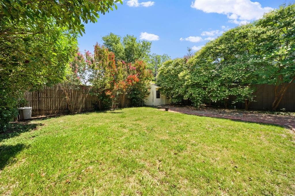 3881 Gaspar Drive, Dallas, TX 75220 3881 Gaspar Drive, Dallas, TX 75220