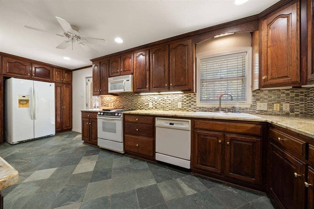 3881 Gaspar Drive, Dallas, TX 75220 3881 Gaspar Drive, Dallas, TX 75220