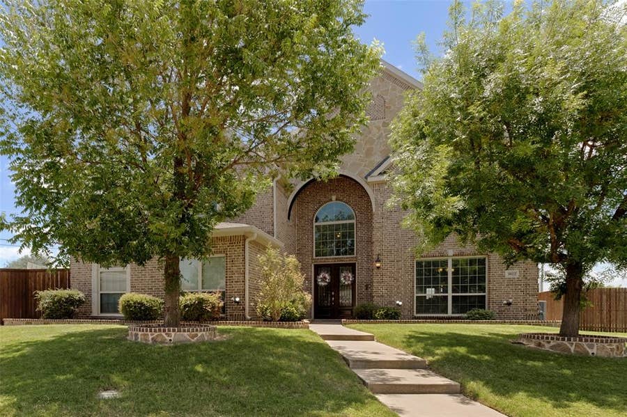 Property photo for 3022 Le Manns Street, Midlothian, TX