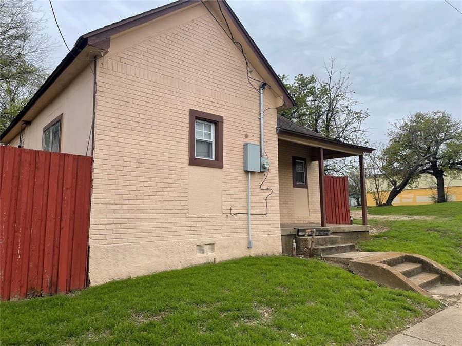 Property photo for 1208 E 8th Street, Dallas, TX