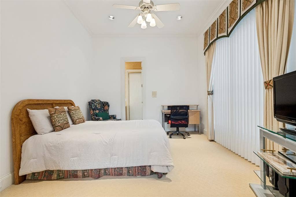 5920 Mcfarland Drive, Plano, TX 75093 Expansive room featuring light-toned carpet flooring, a ceiling fan with integrated lighting, and recessed overhead lighting