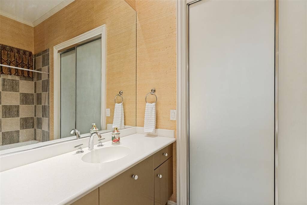 5920 Mcfarland Drive, Plano, TX 75093 Bathroom