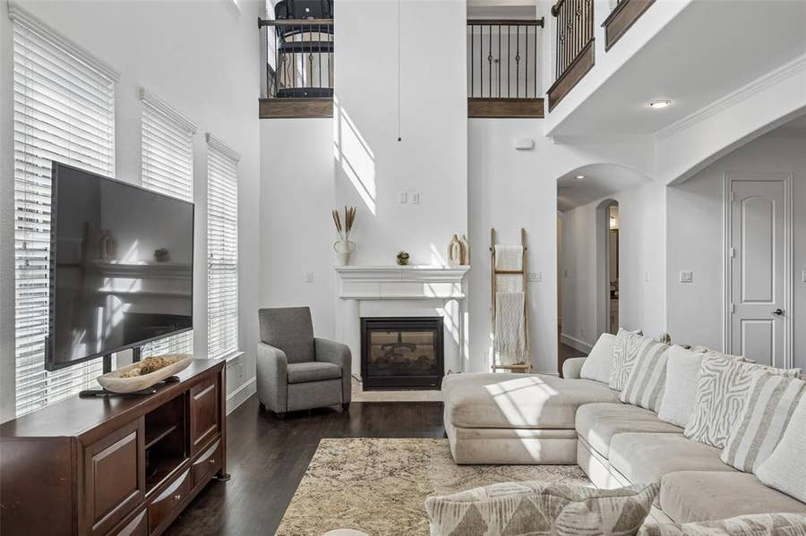 Property photo for 1022 Shadyside Lane, Dallas, TX
