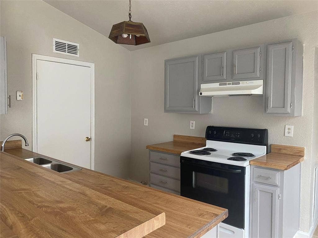 2425 Limestone Drive, Arlington, TX 76014 2425 Limestone Drive, Arlington, TX 76014