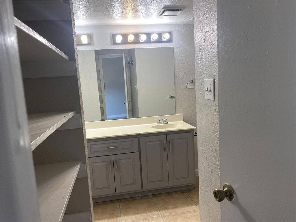 2425 Limestone Drive, Arlington, TX 76014 2425 Limestone Drive, Arlington, TX 76014