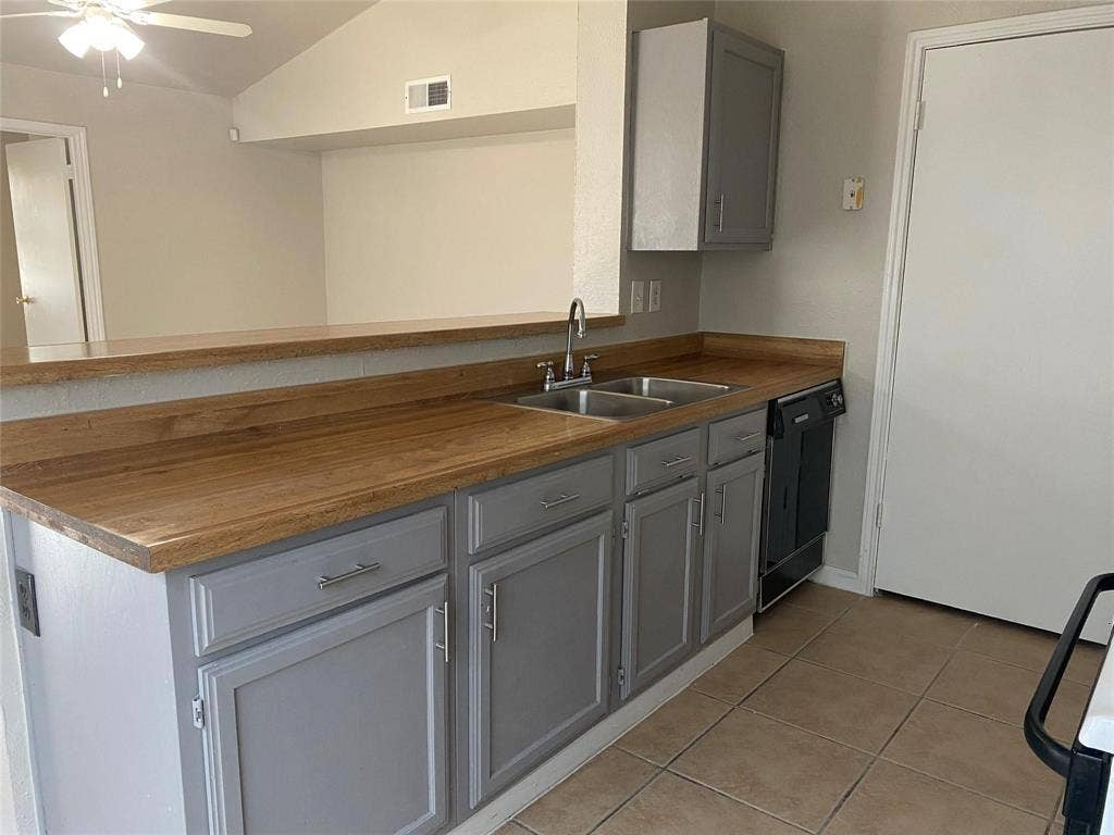 2425 Limestone Drive, Arlington, TX 76014 2425 Limestone Drive, Arlington, TX 76014