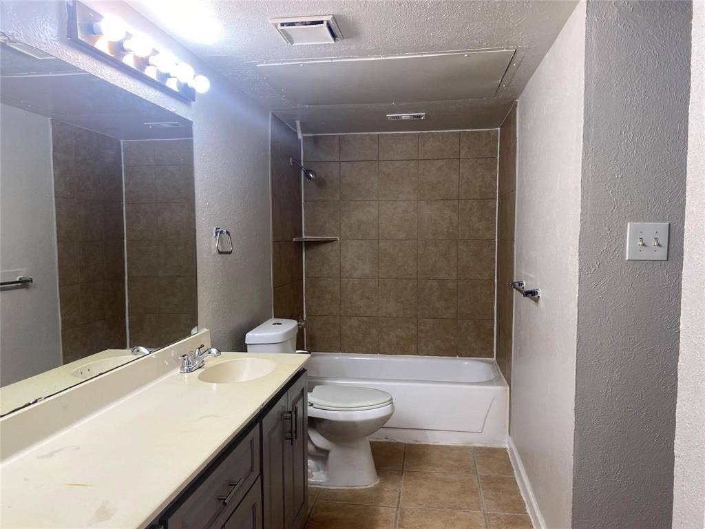 2425 Limestone Drive, Arlington, TX 76014 2425 Limestone Drive, Arlington, TX 76014