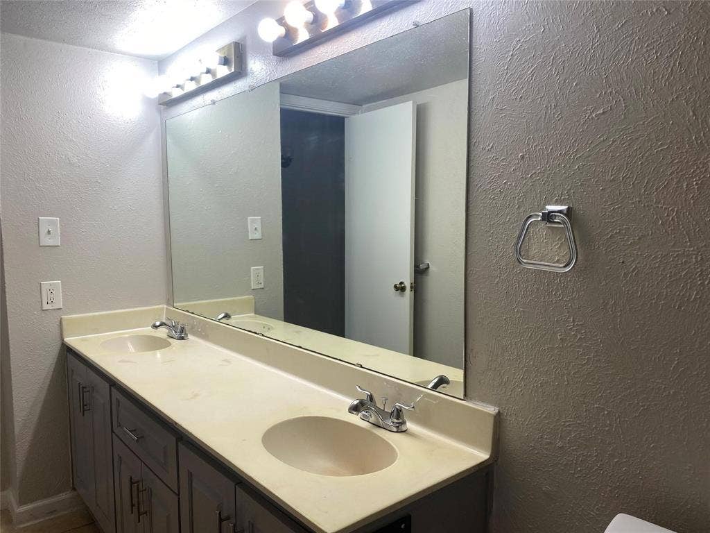 2425 Limestone Drive, Arlington, TX 76014 2425 Limestone Drive, Arlington, TX 76014