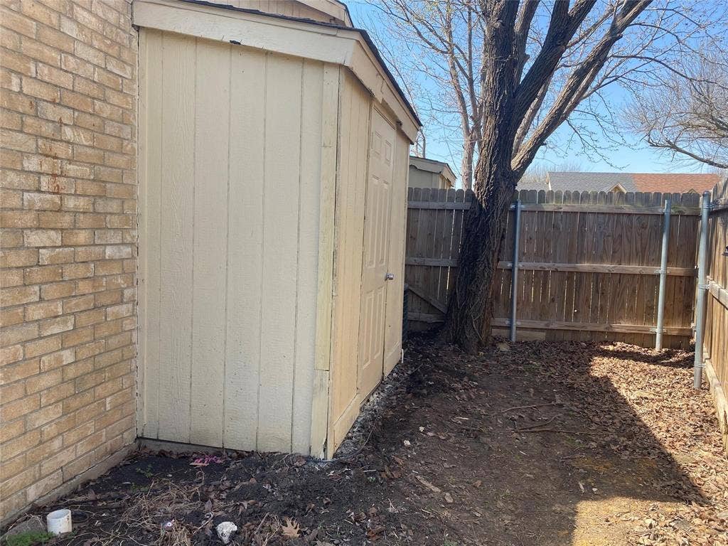 2425 Limestone Drive, Arlington, TX 76014 2425 Limestone Drive, Arlington, TX 76014