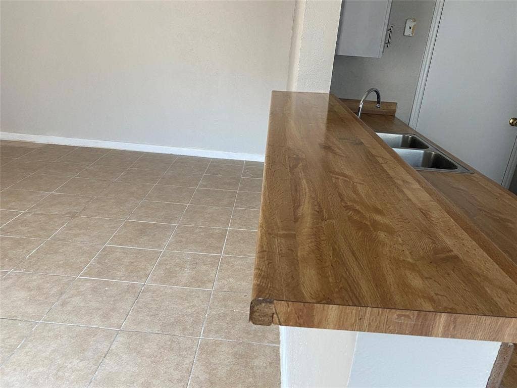 2425 Limestone Drive, Arlington, TX 76014 2425 Limestone Drive, Arlington, TX 76014