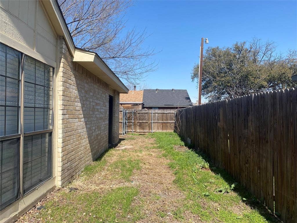 2425 Limestone Drive, Arlington, TX 76014 2425 Limestone Drive, Arlington, TX 76014