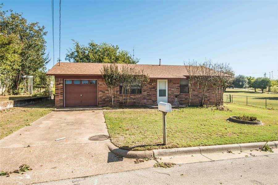 Property photo for 712 N Keith Street, Granbury, TX